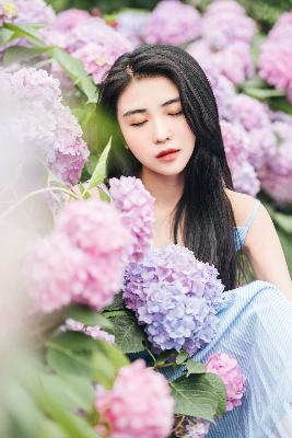 巜被部长玩弄的人妻》